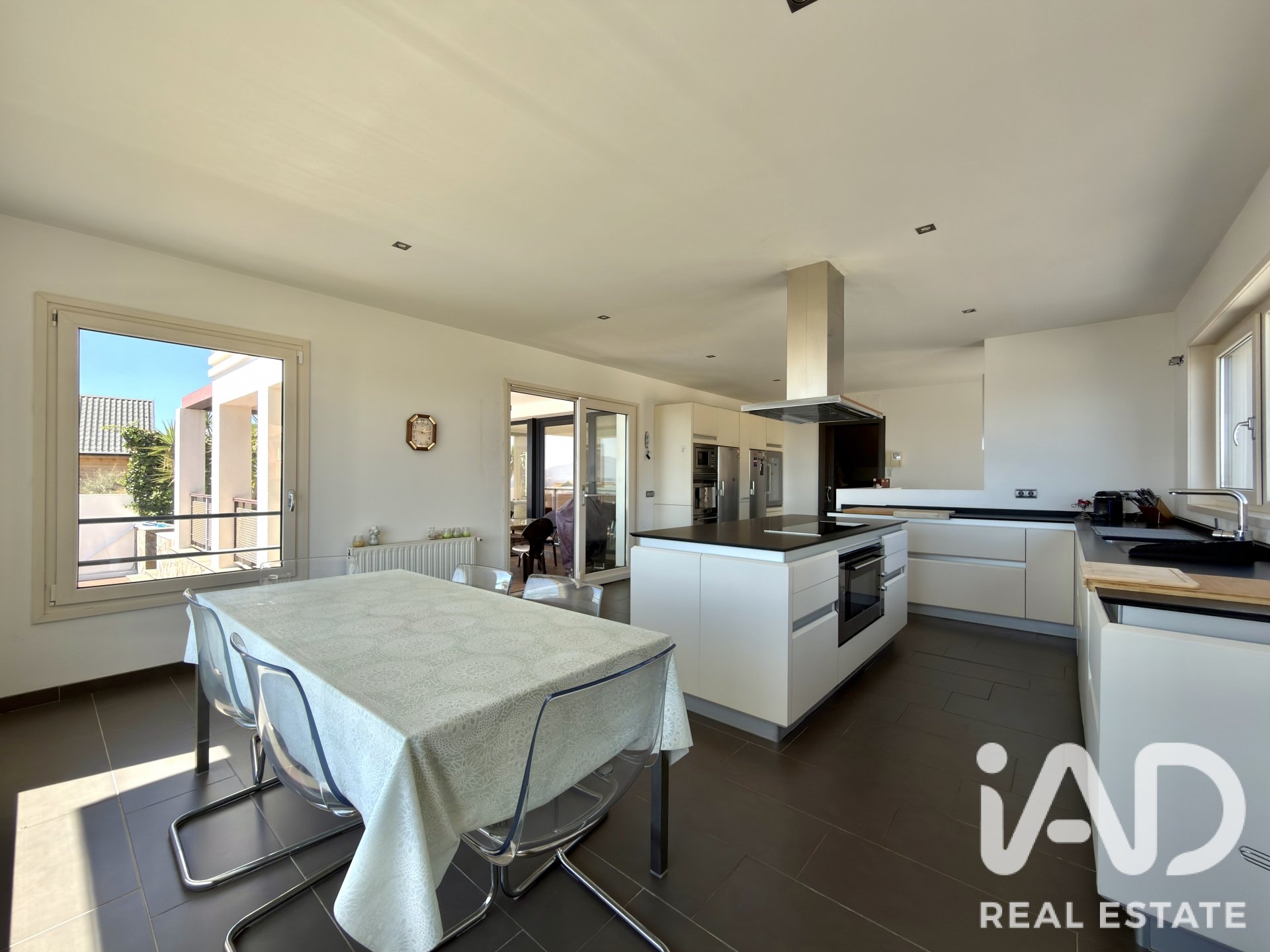 Talo Algeciras, Cadiz, Espanja 4 makuuhuonetta, 386 m2 No. 195768