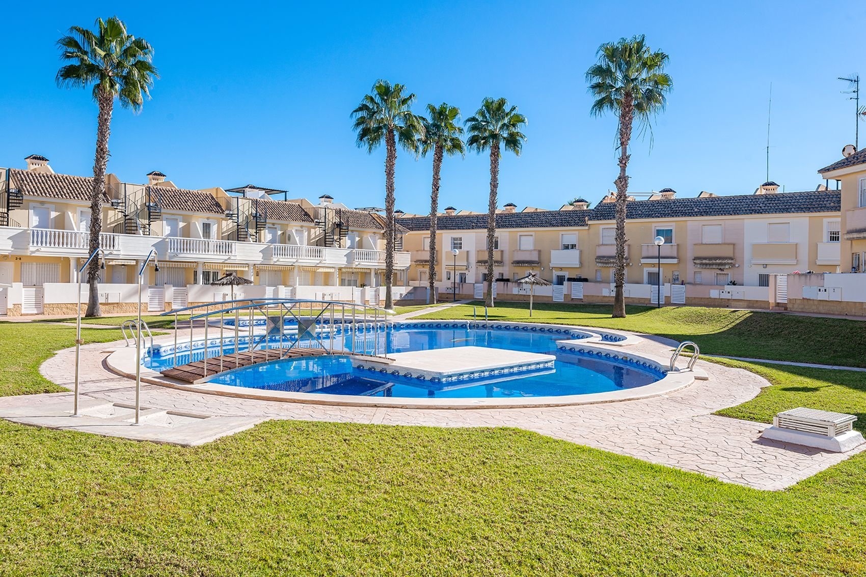 Apartamento en Cabo Roig, Alicante, España 2 dormitorios,  No. 147036