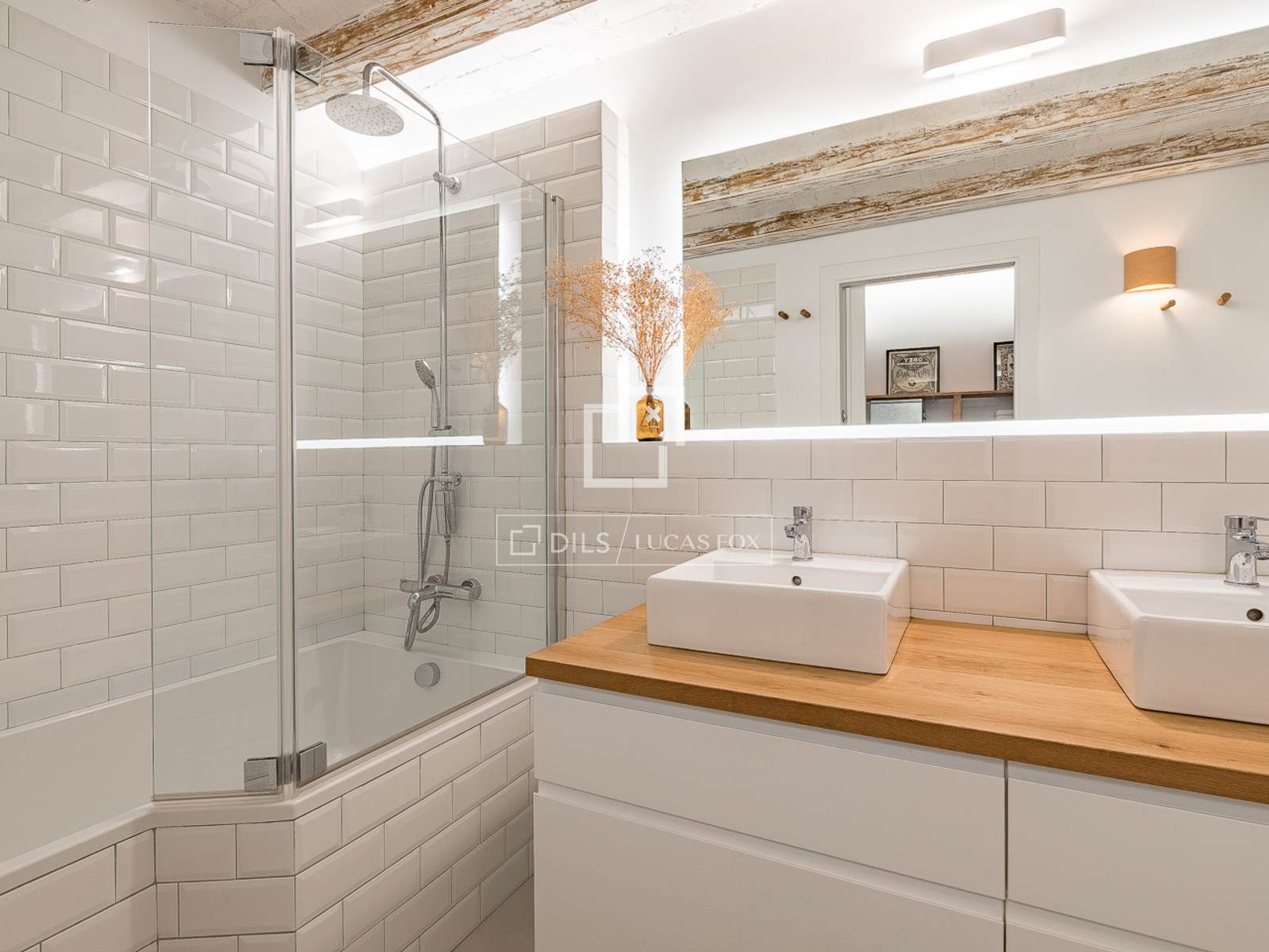Apartment in Barcelona, Spain 3 bedrooms, 155 sq.m. No. 161437