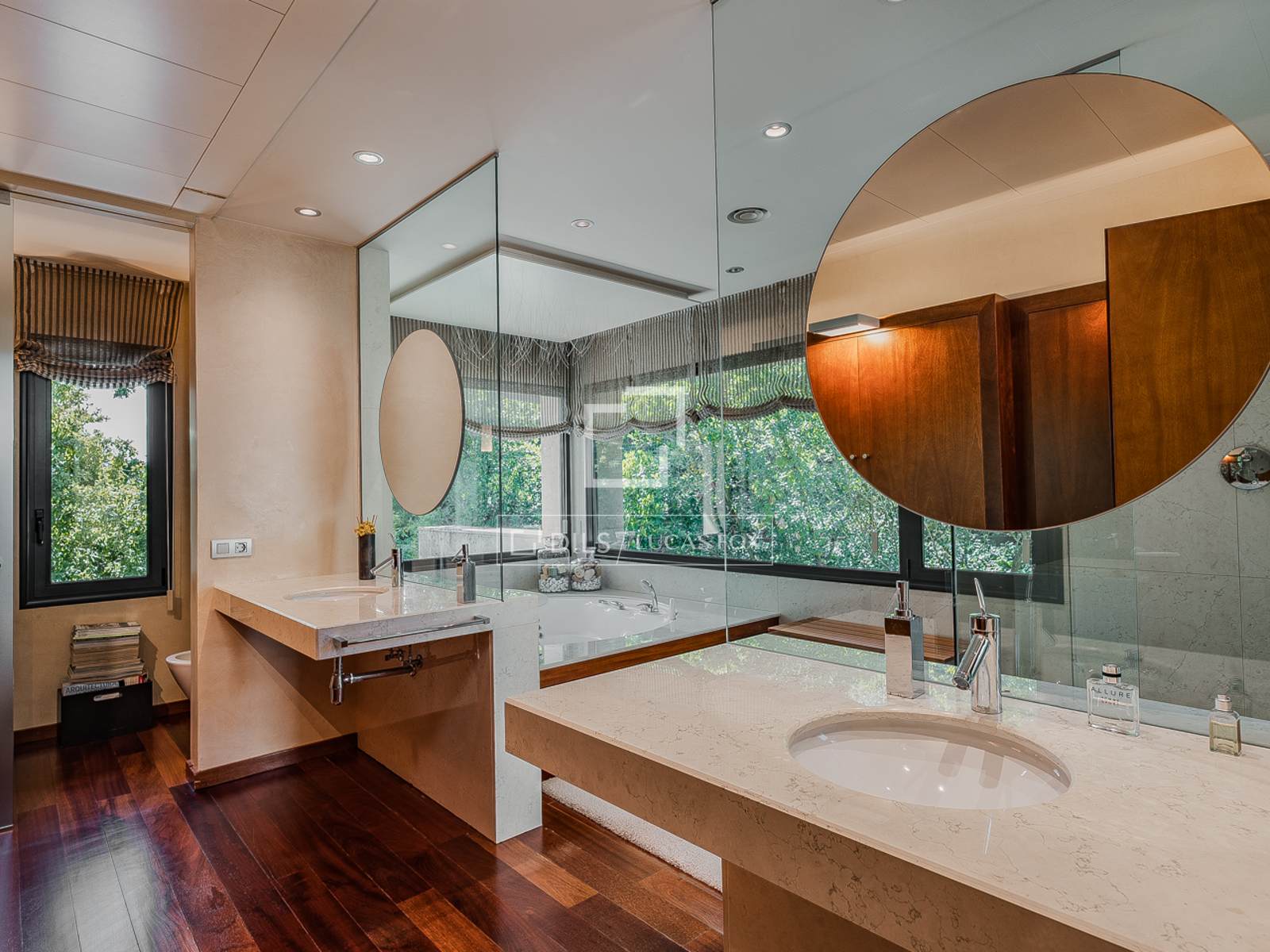 Villa in Barcelona, Spain 7 bedrooms, 659 sq.m. No. 161439