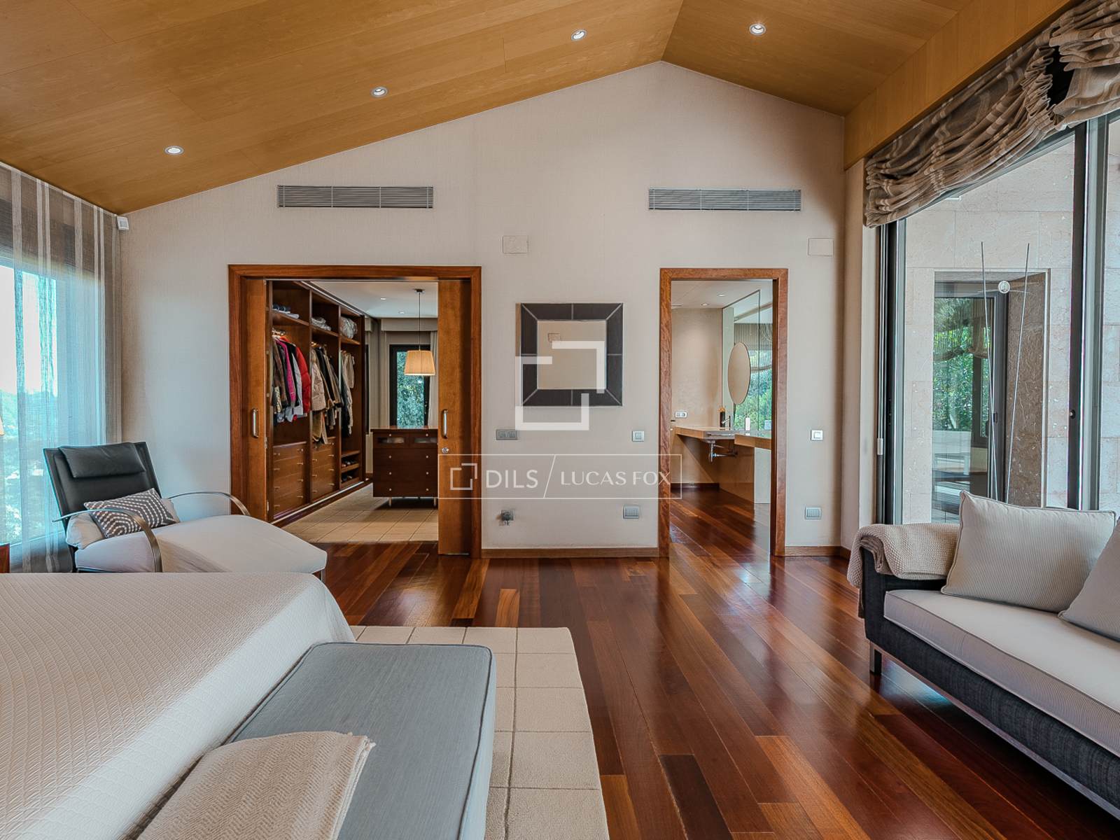 Villa in Barcelona, Spain 7 bedrooms, 659 sq.m. No. 161439