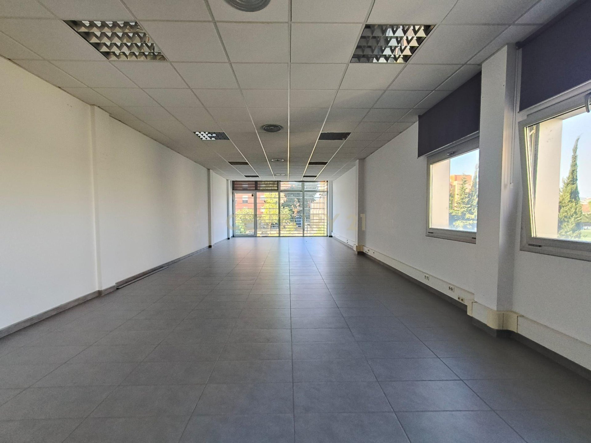 Office in Barbera Del Valles, Barcelona, Spain 1 bedroom, 106 sq.m. No. 191267