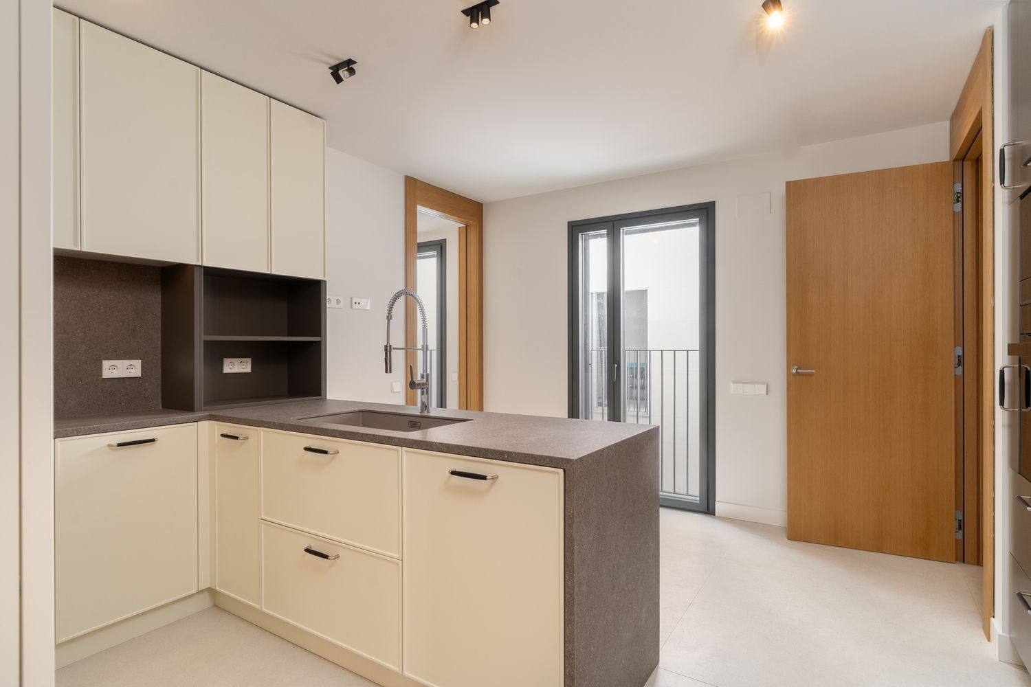 Wohnung in Barcelona, Spanien 4 Schlafzimmer, 201 m2 Nr. 160991