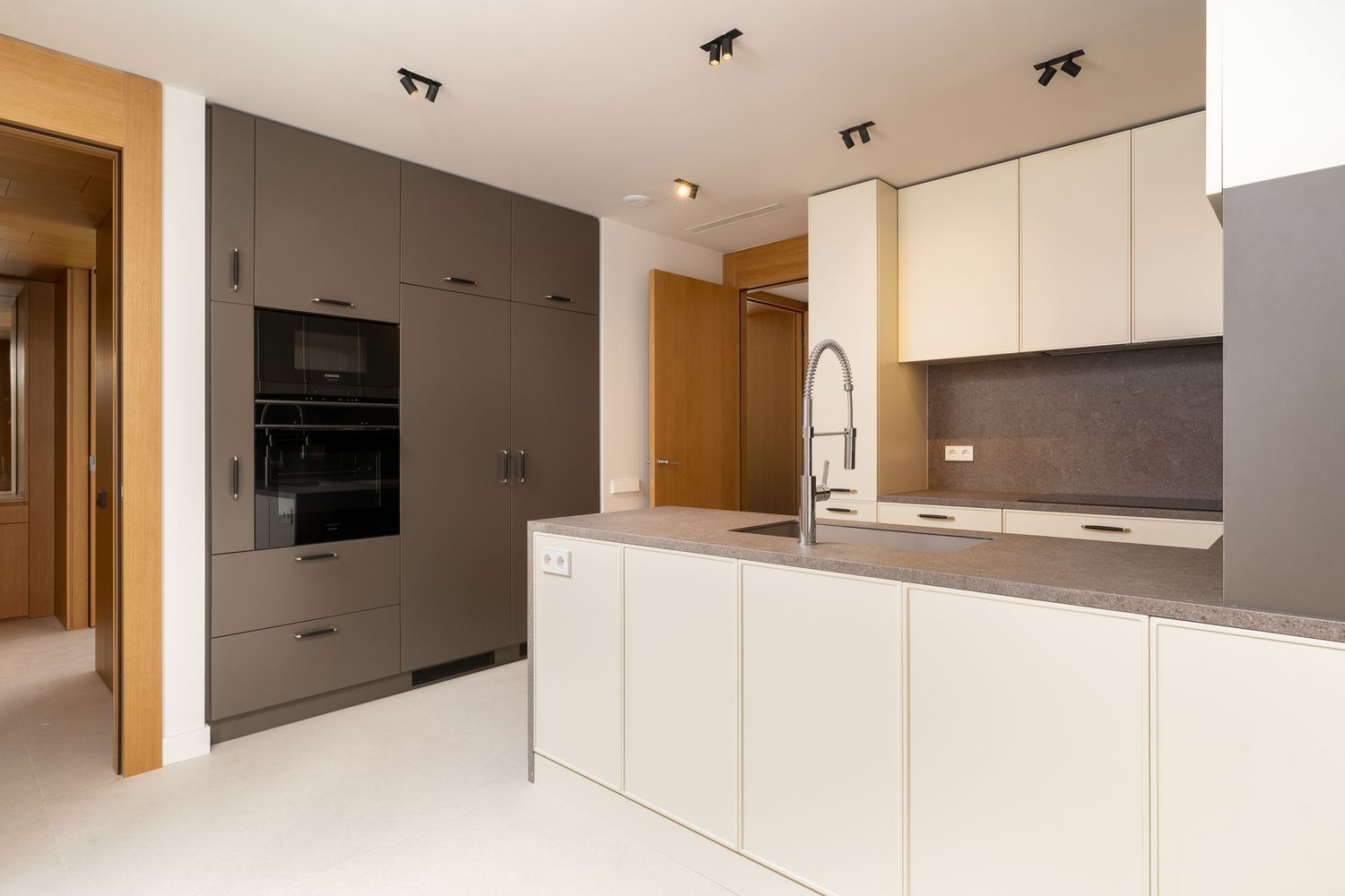 Wohnung in Barcelona, Spanien 4 Schlafzimmer, 201 m2 Nr. 160991