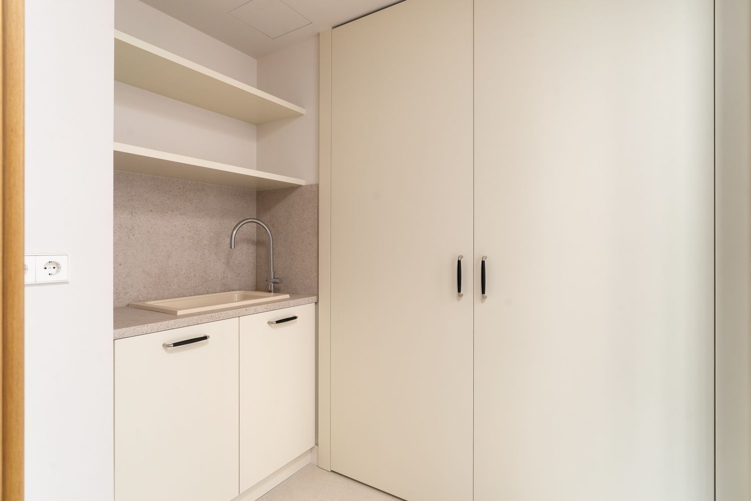 Huoneisto Barcelona, Espanja 4 makuuhuonetta, 201 m2 No. 160995