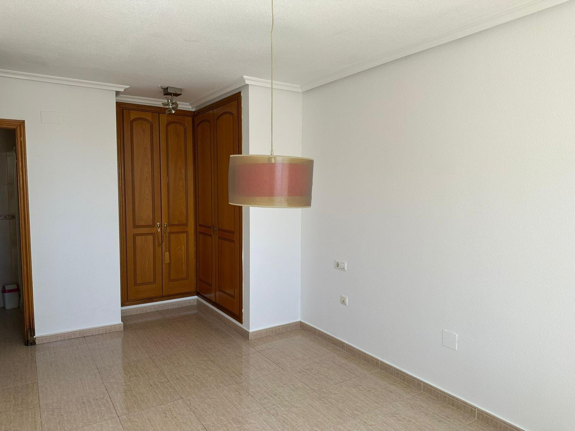 Apartamento en Torrevieja, Alicante, España 2 dormitorios, 70 m2 No. 184318