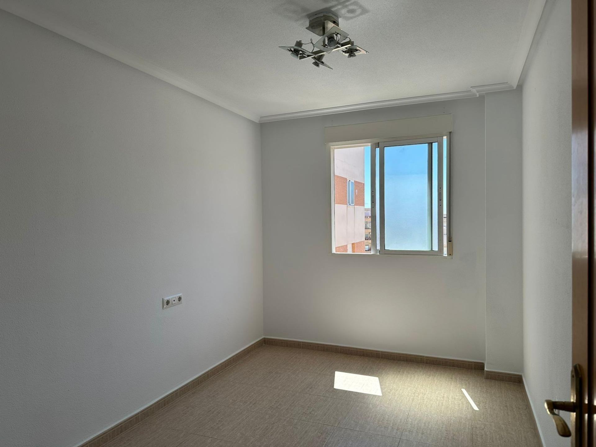 Apartamento en Torrevieja, Alicante, España 2 dormitorios, 70 m2 No. 184318