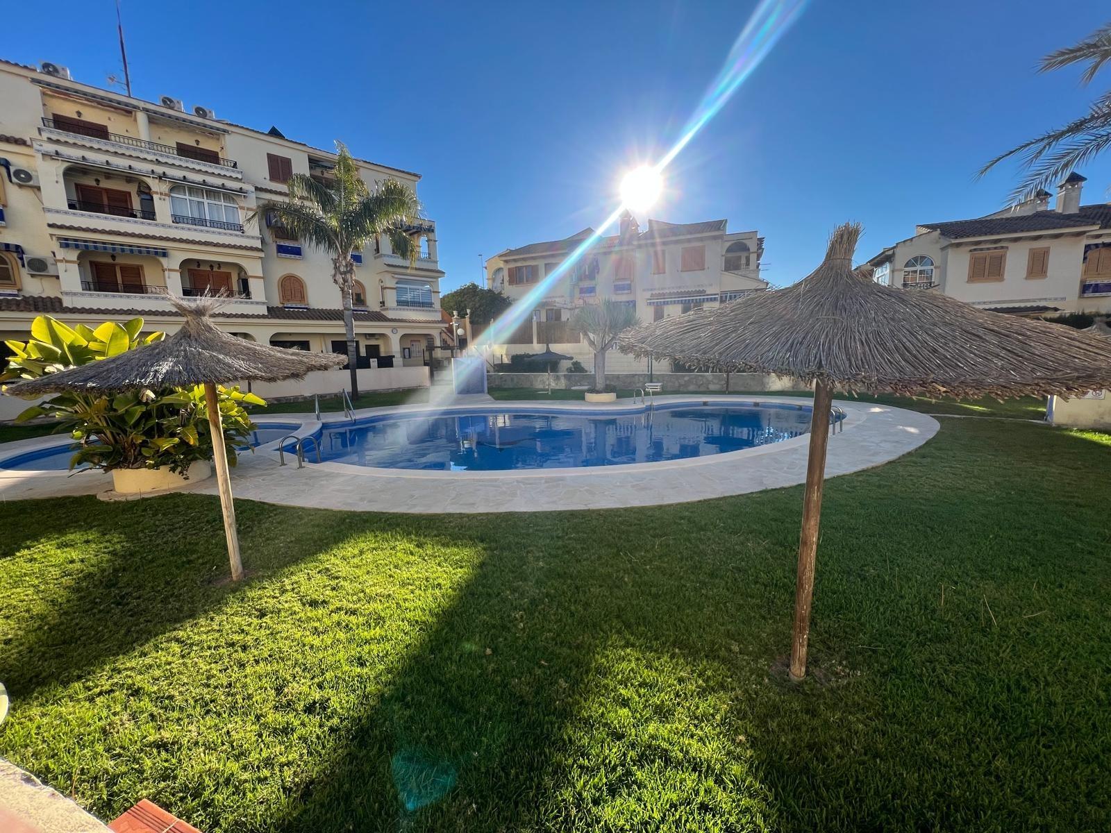 Apartment à Torrevieja, Alicante, Espagne 2 chambres, 74 m2 No. 184323