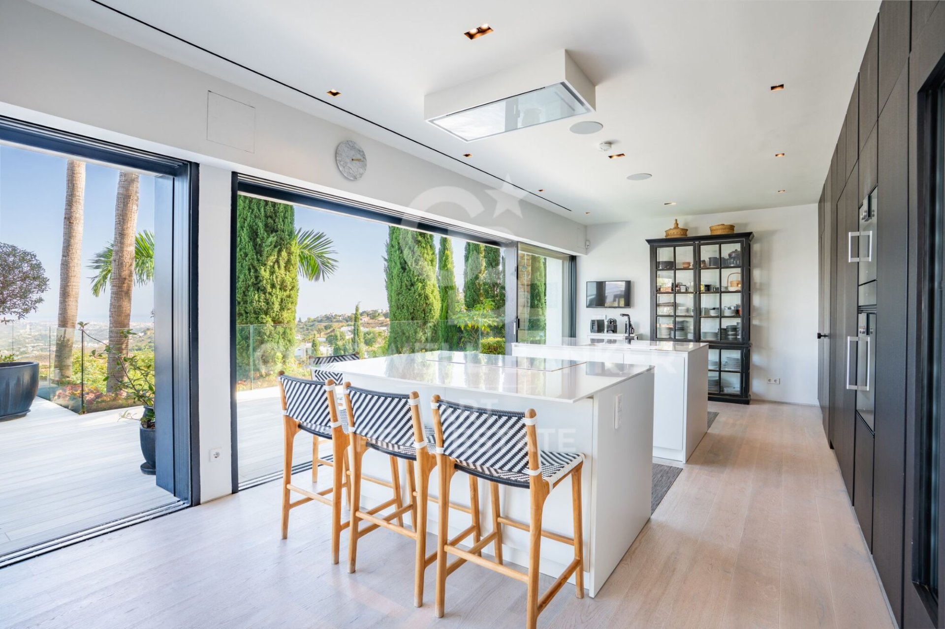 Villa in Ojen, Malaga, Spain 6 bedrooms, 437 sq.m. No. 156786