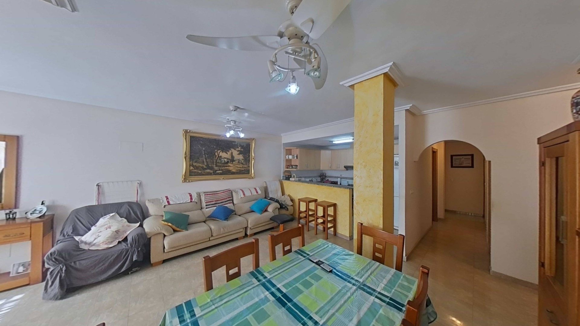 Apartment à Torrevieja, Alicante, Espagne 4 chambres, 120 m2 No. 184450