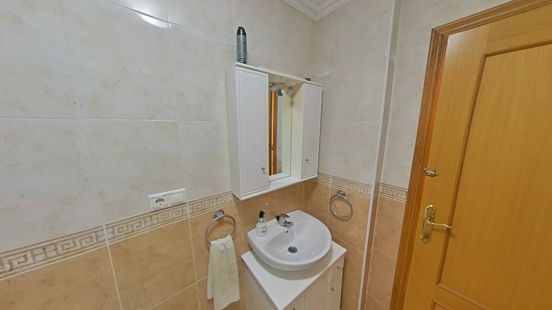 Apartment à Torrevieja, Alicante, Espagne 4 chambres, 120 m2 No. 184450