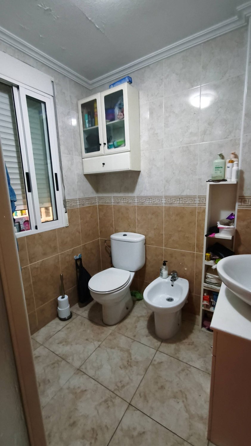 Apartment à Torrevieja, Alicante, Espagne 4 chambres, 120 m2 No. 184450