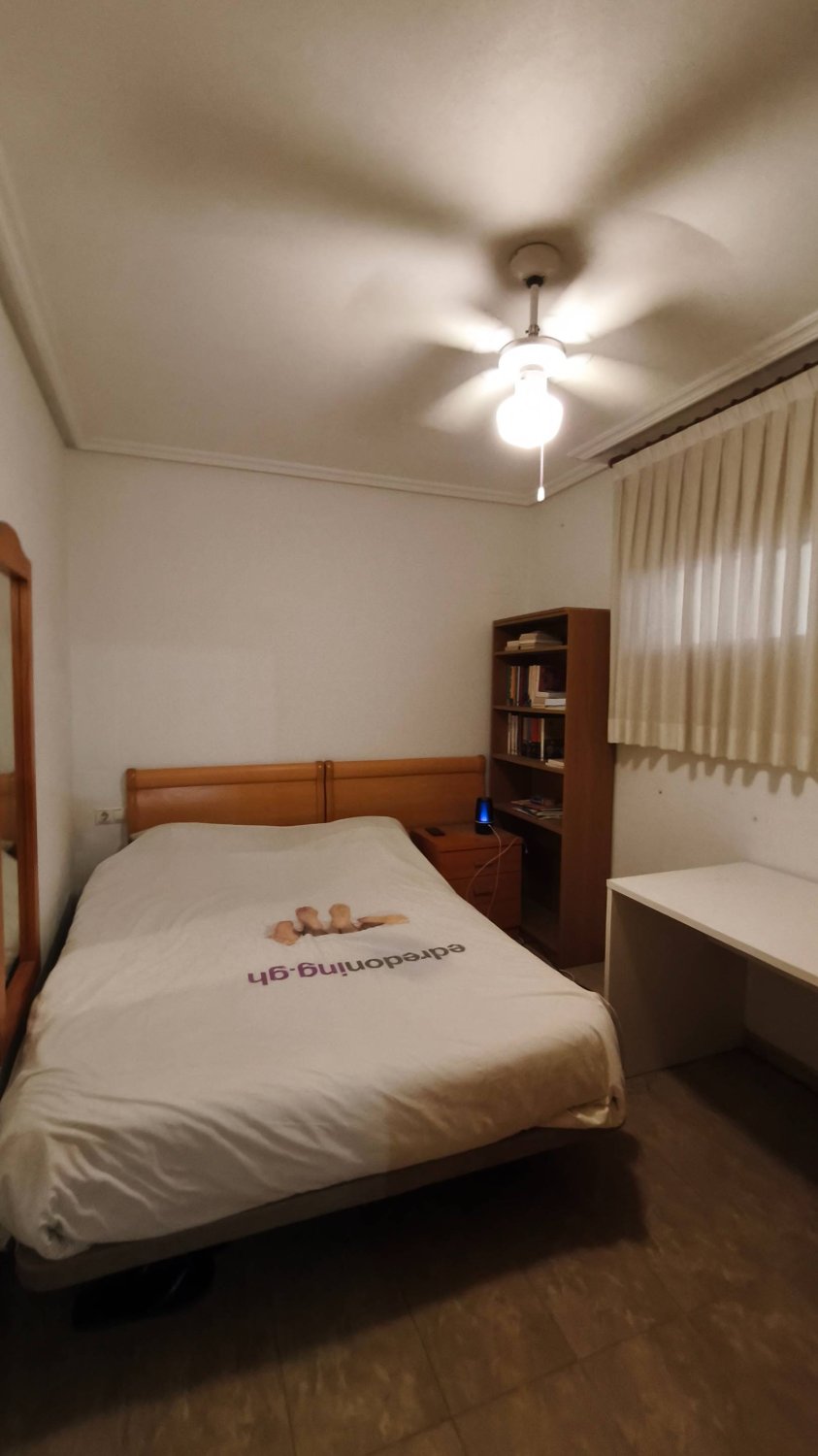 Apartment à Torrevieja, Alicante, Espagne 4 chambres, 120 m2 No. 184450