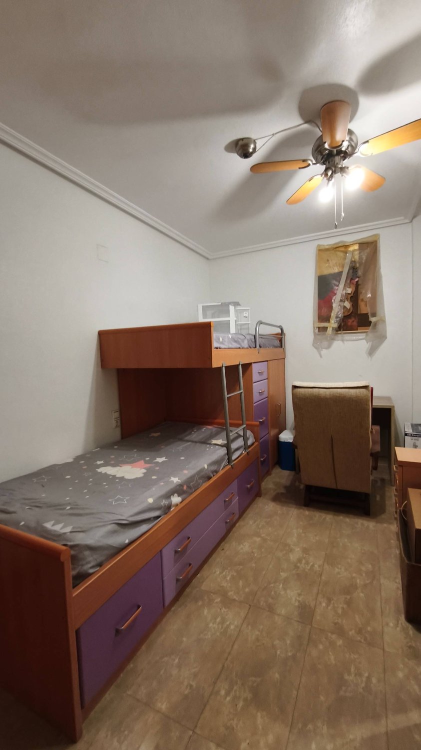 Apartment à Torrevieja, Alicante, Espagne 4 chambres, 120 m2 No. 184450