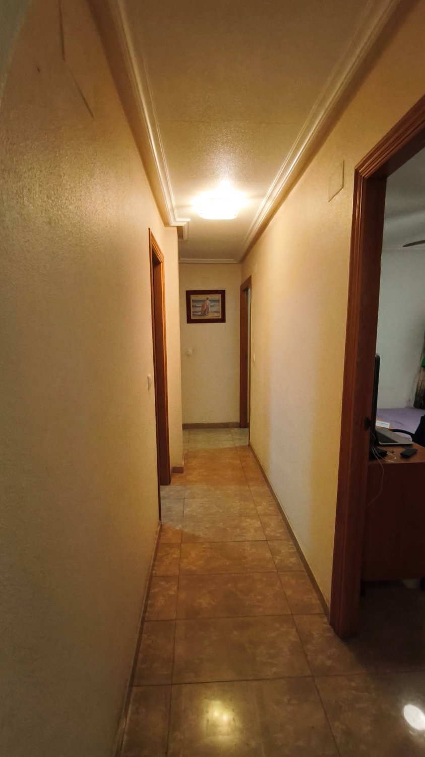 Apartment à Torrevieja, Alicante, Espagne 4 chambres, 120 m2 No. 184450