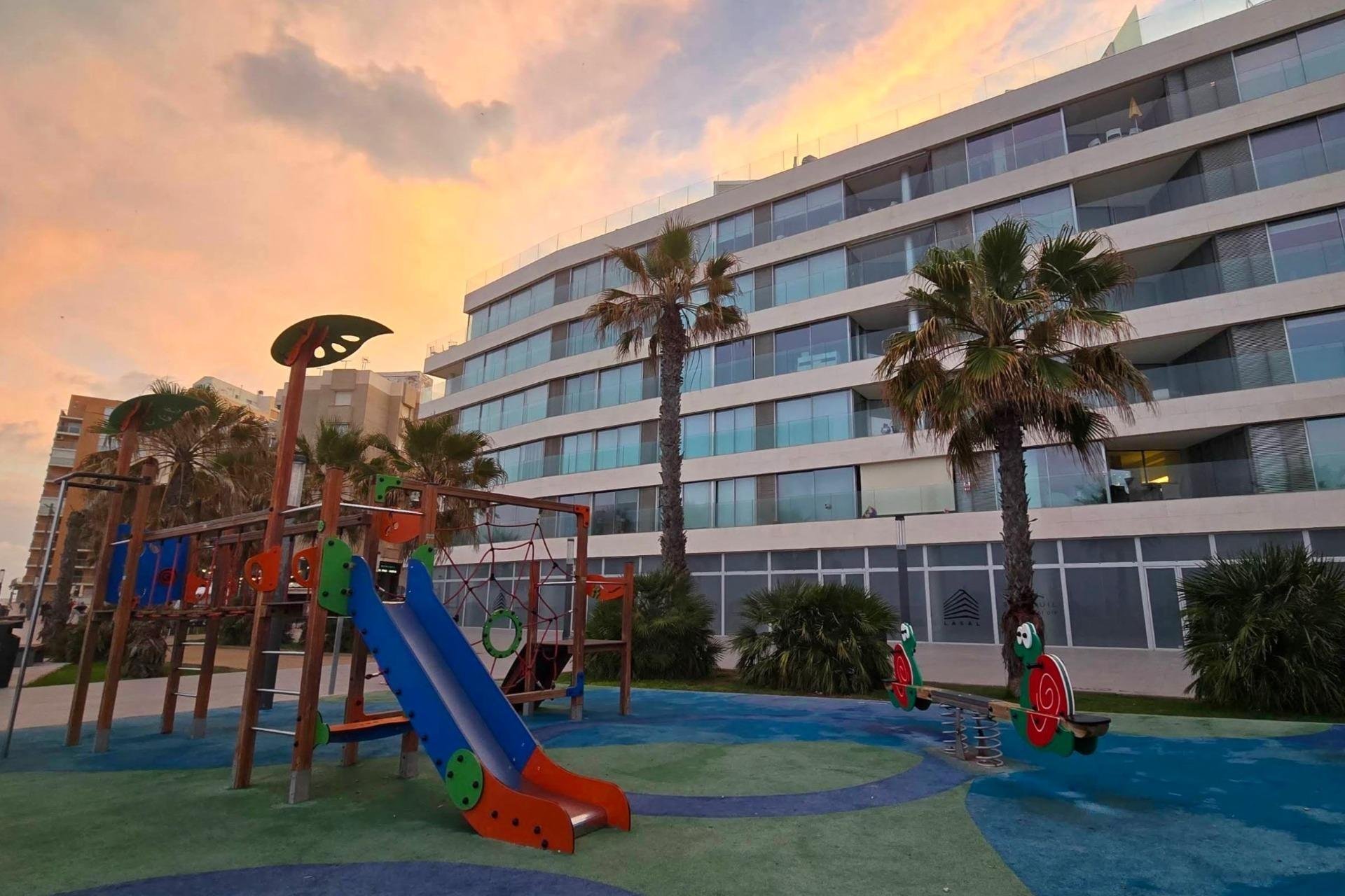 Lägenhet i Torrevieja, Alicante, Spanien 2 sovrum, 82 kvm. Nr. 144573