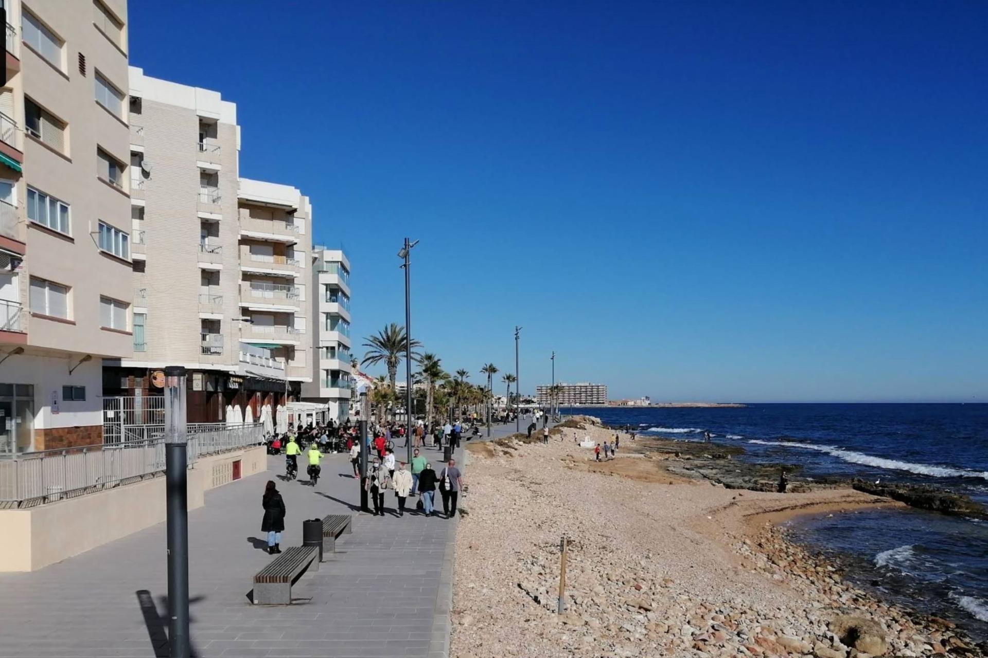 Lägenhet i Torrevieja, Alicante, Spanien 2 sovrum, 82 kvm. Nr. 144573