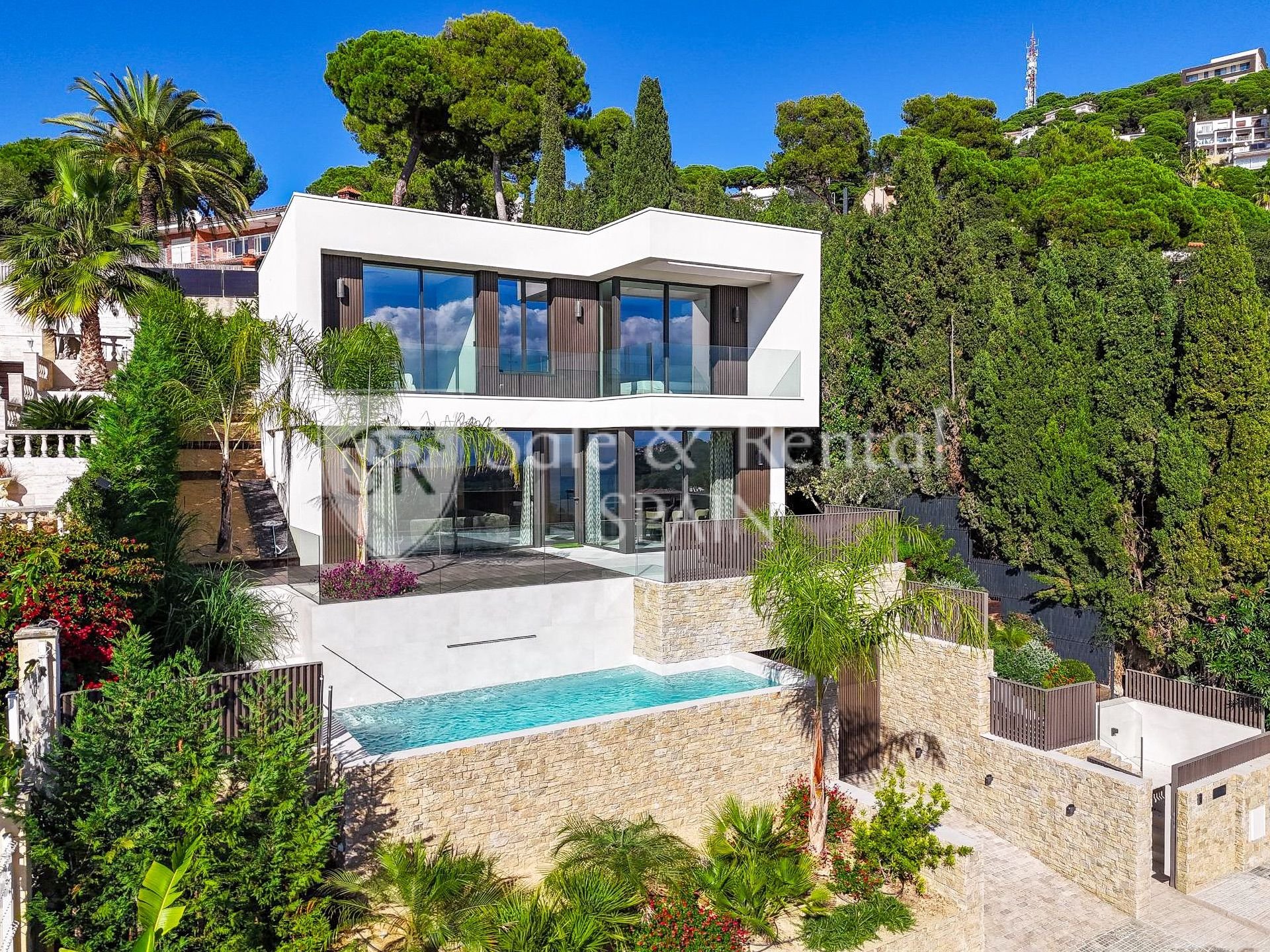 Talo Lloret de Mar, Girona, Espanja 3 makuuhuonetta, 222 m2 No. 168068
