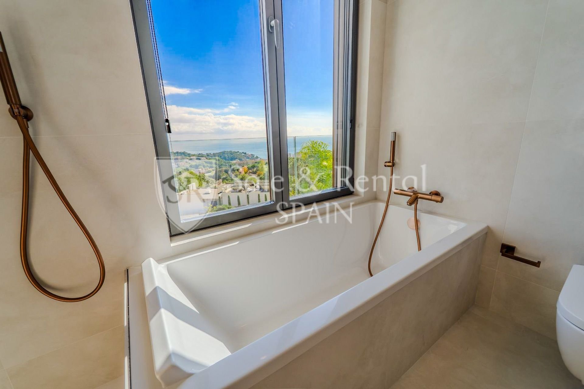 Talo Lloret de Mar, Girona, Espanja 3 makuuhuonetta, 222 m2 No. 168068