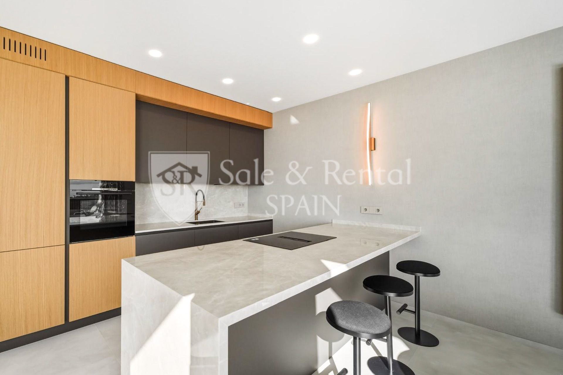 Talo Lloret de Mar, Girona, Espanja 3 makuuhuonetta, 222 m2 No. 168068