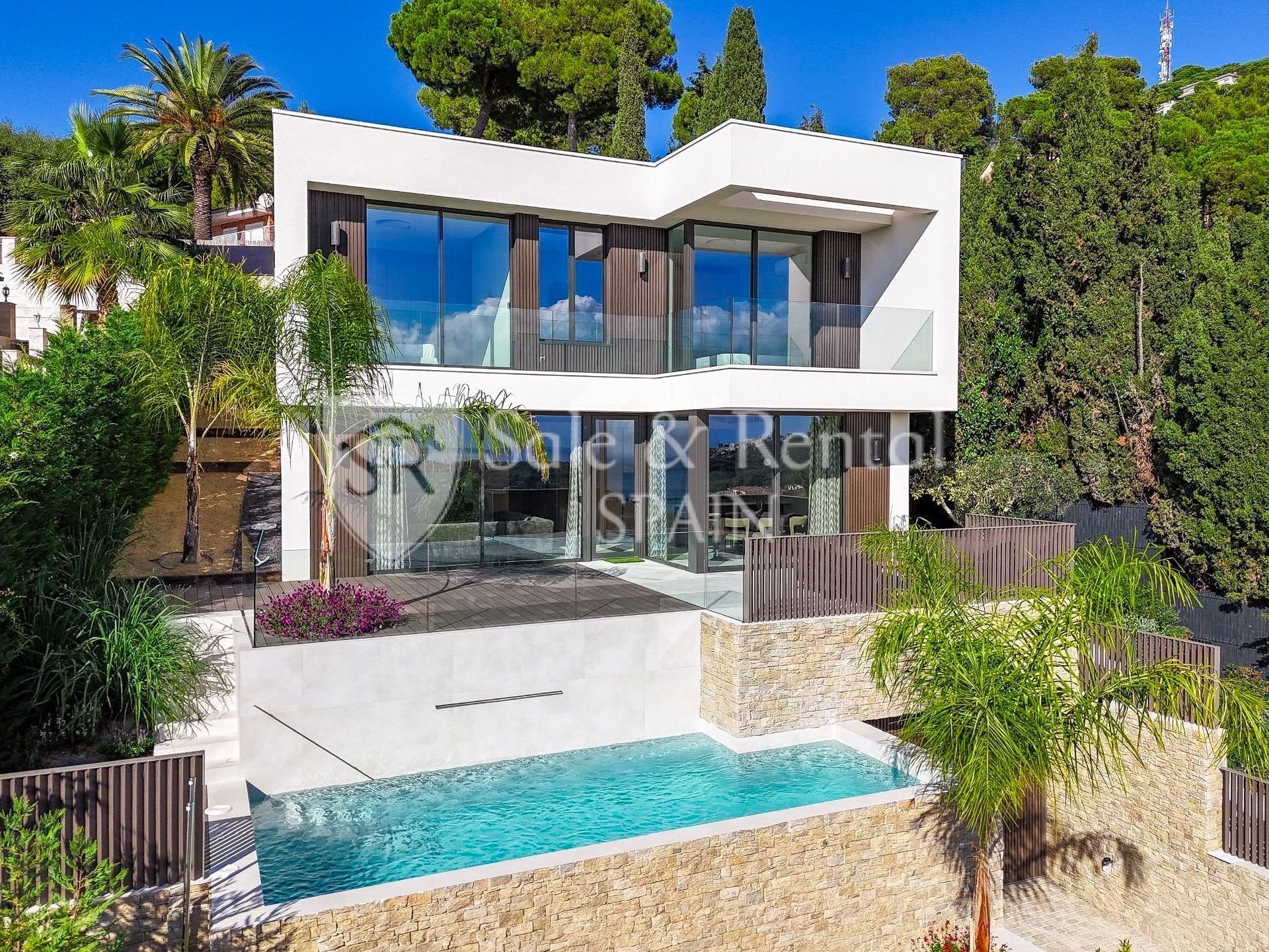 Talo Lloret de Mar, Girona, Espanja 3 makuuhuonetta, 222 m2 No. 168068