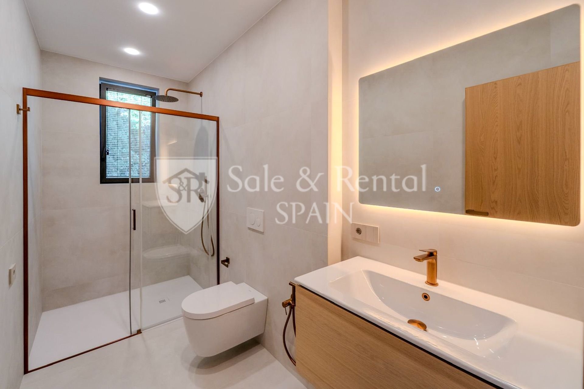 Talo Lloret de Mar, Girona, Espanja 3 makuuhuonetta, 222 m2 No. 168068