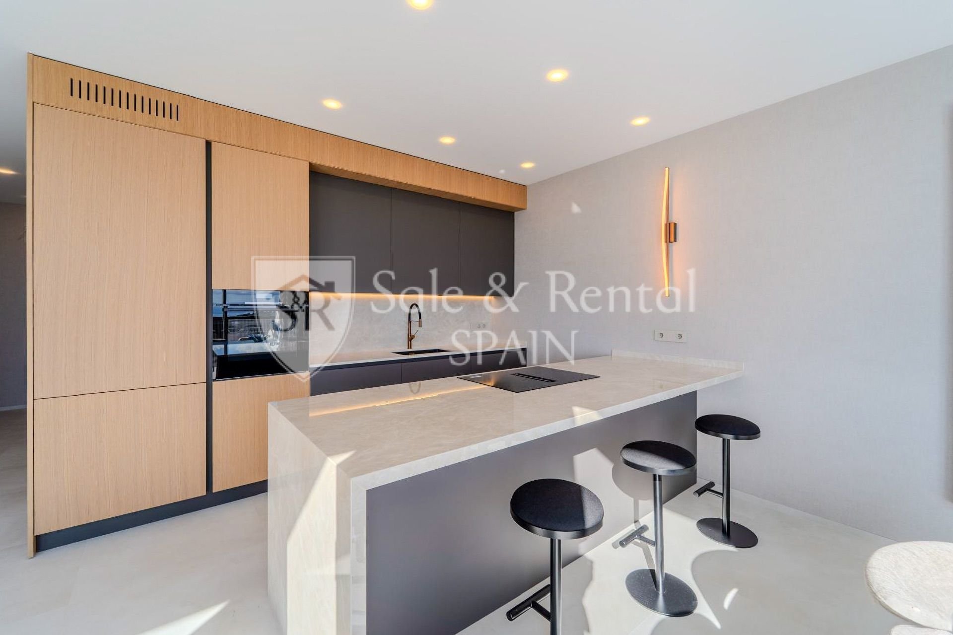 Talo Lloret de Mar, Girona, Espanja 3 makuuhuonetta, 222 m2 No. 168068