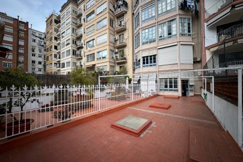 Apartamento en Barcelona, España 5 dormitorios, 136 m2 No. 180529