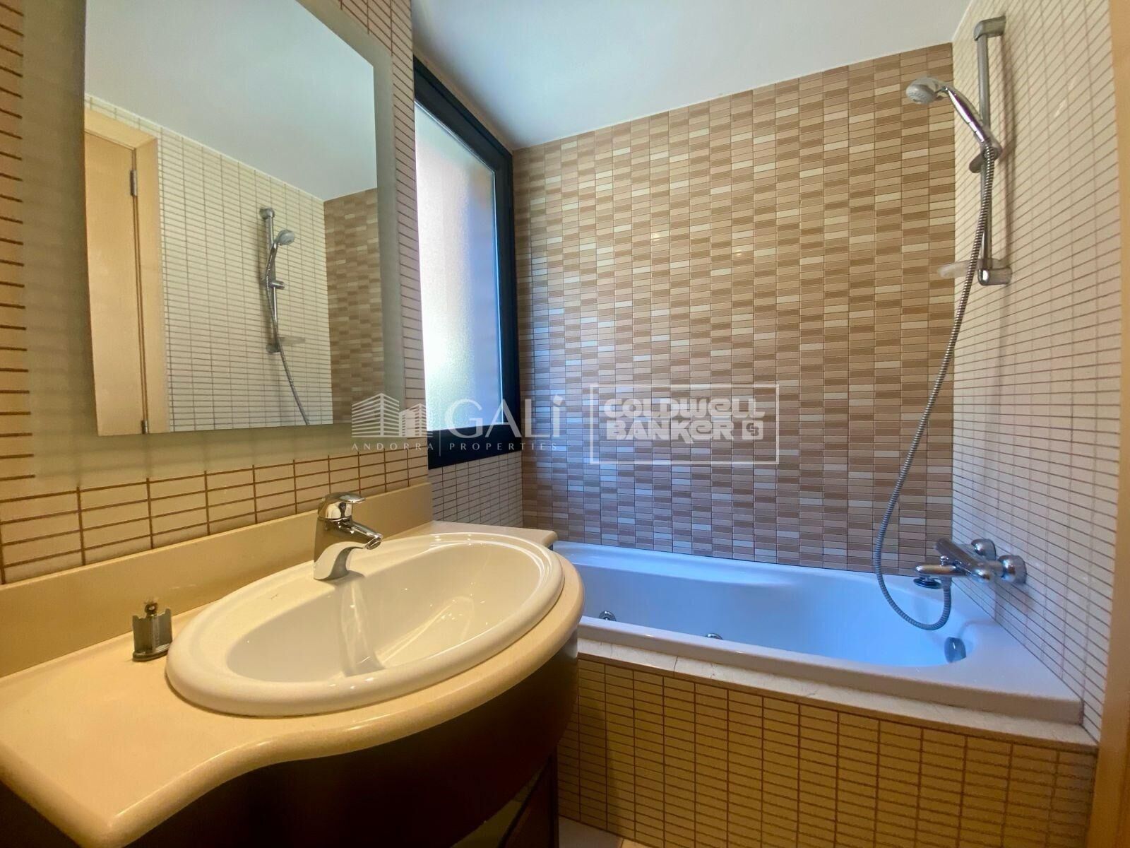 Apartment à Principado De Andorra (Ninguna Poblacion Tiene C.P.), Lleida, Espagne 2 chambres, 73 m2 No. 178408
