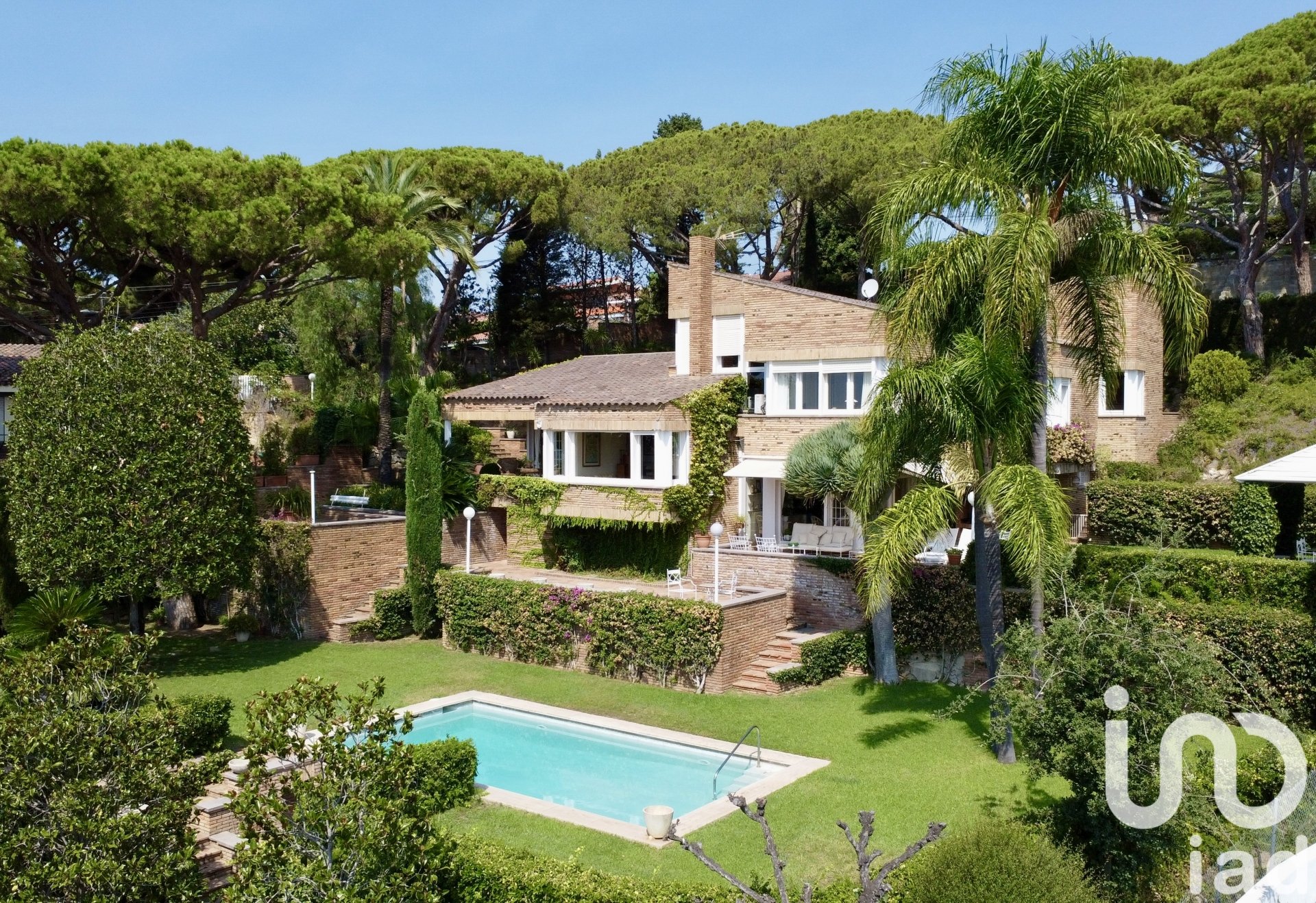 Hus i Cabrils, Barcelona, Spanien 4 sovrum, 350 kvm. Nr. 173308