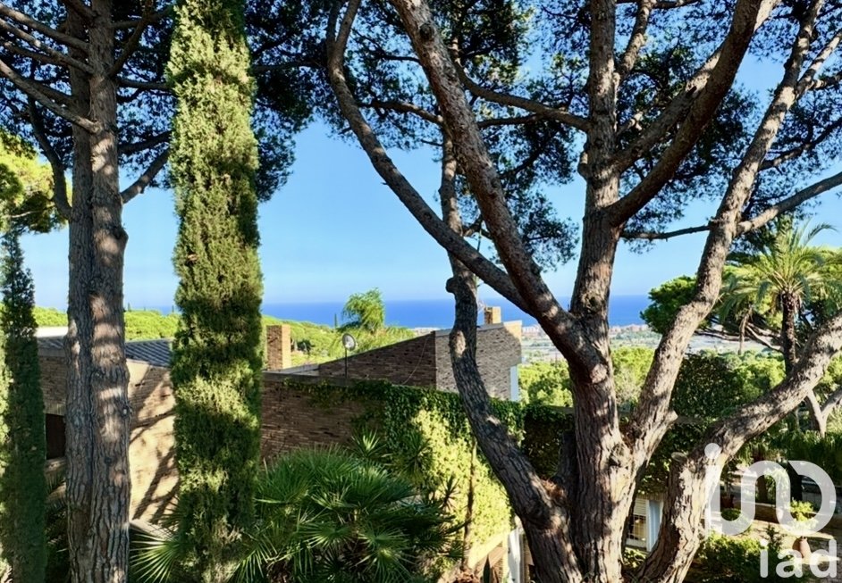 Hus i Cabrils, Barcelona, Spanien 4 sovrum, 350 kvm. Nr. 173308