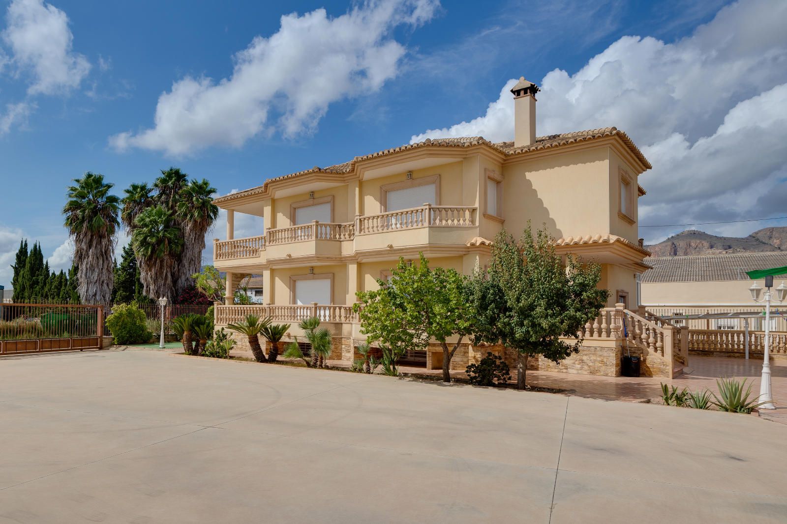 Villa i Hurchillo, Alicante, Spanien 7 sovrum, 737 kvm. Nr. 114635