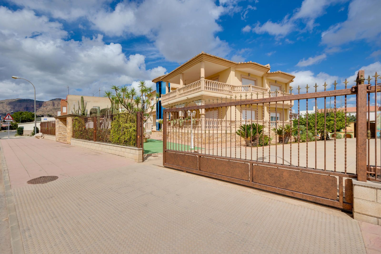 Villa i Hurchillo, Alicante, Spanien 7 sovrum, 737 kvm. Nr. 114635