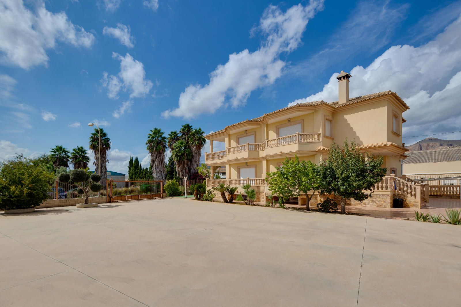 Villa i Hurchillo, Alicante, Spanien 7 sovrum, 737 kvm. Nr. 114635