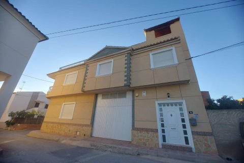 Liikekiinteistö Orihuela, Alicante, Espanja 3 makuuhuonetta, 132 m2 No. 168768