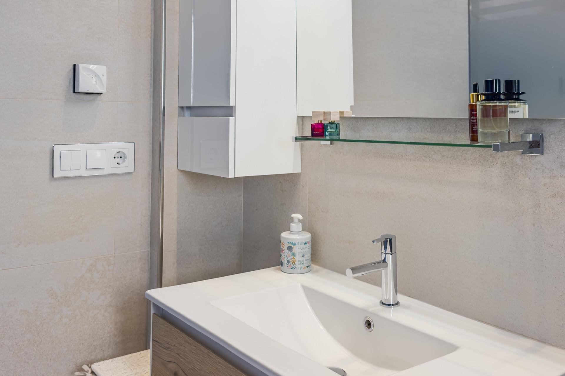 Appartamento a San Miguel de Salinas, Alicante, Spagna 2 camere da letto, 101 mq. N° 189011