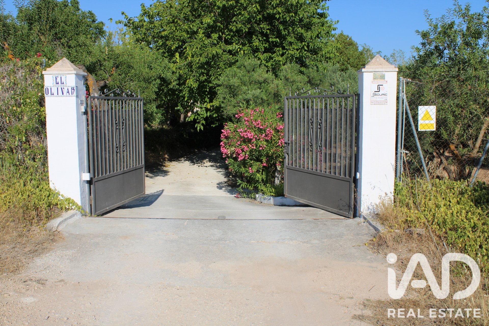 House in Onil, Alicante, Spain 4 bedrooms, 140 sq.m. No. 187901