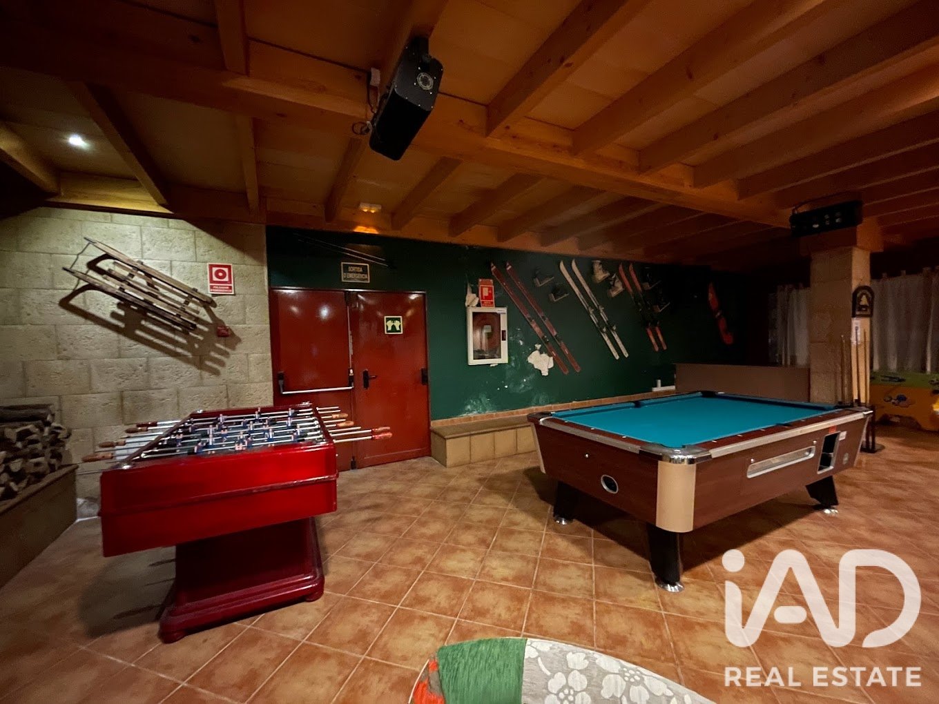Commercial property in Alp, Girona, Spain 2731 sq.m. No. 188167