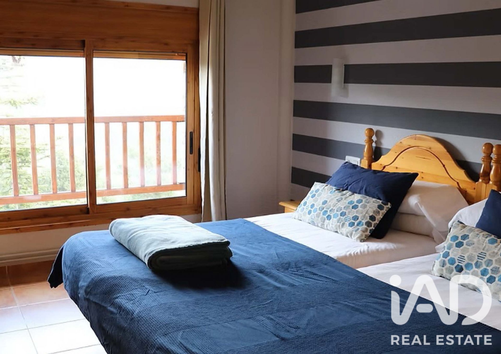 Commercial property in Alp, Girona, Spain 2731 sq.m. No. 188167