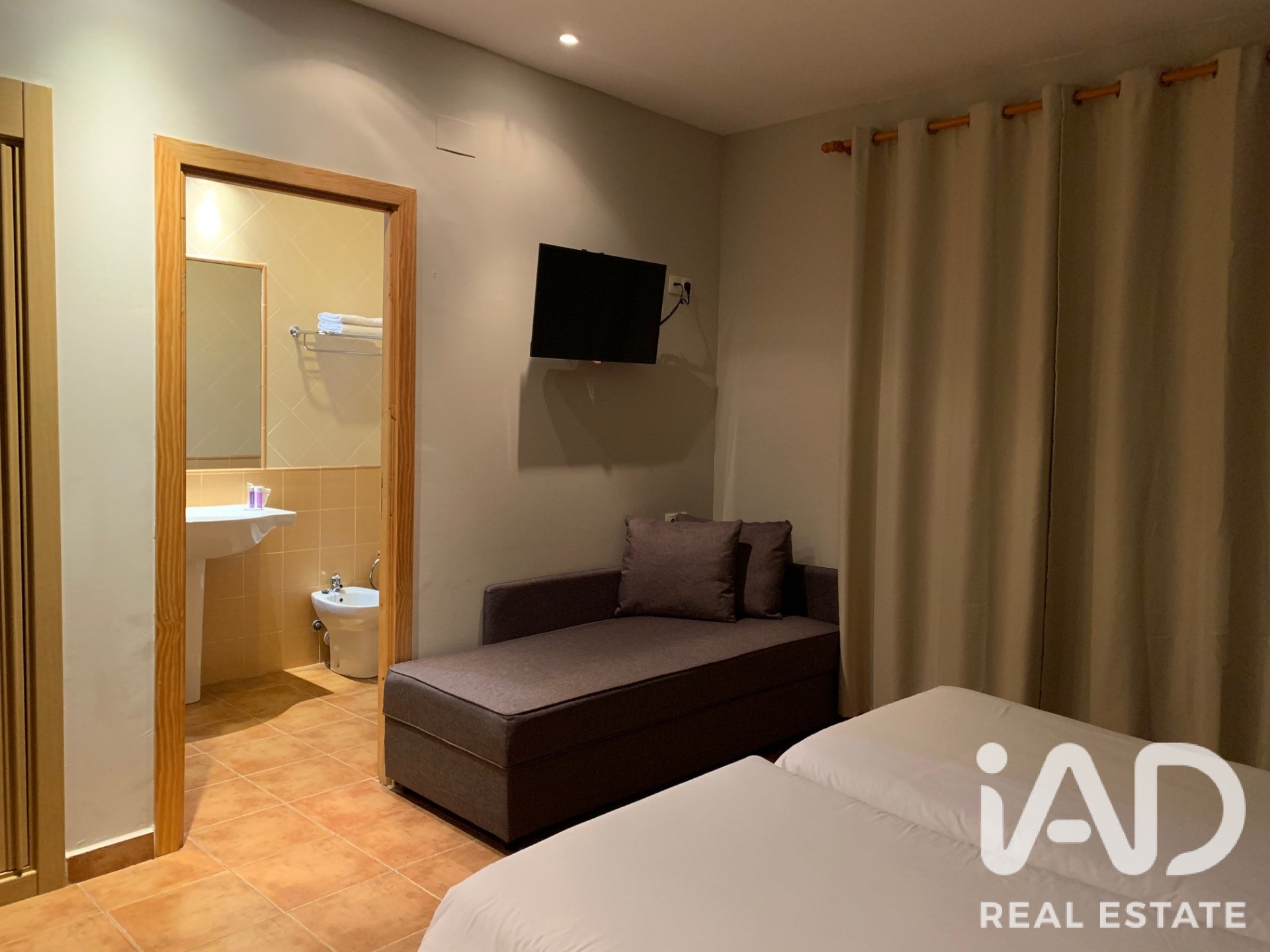 Commercial property in Alp, Girona, Spain 2731 sq.m. No. 188167