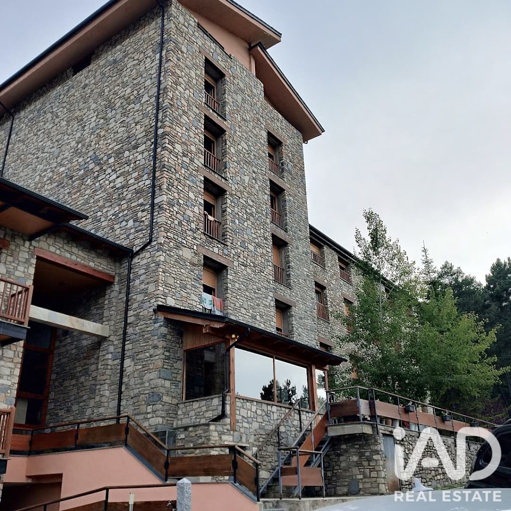 Commercial property in Alp, Girona, Spain 2731 sq.m. No. 188167