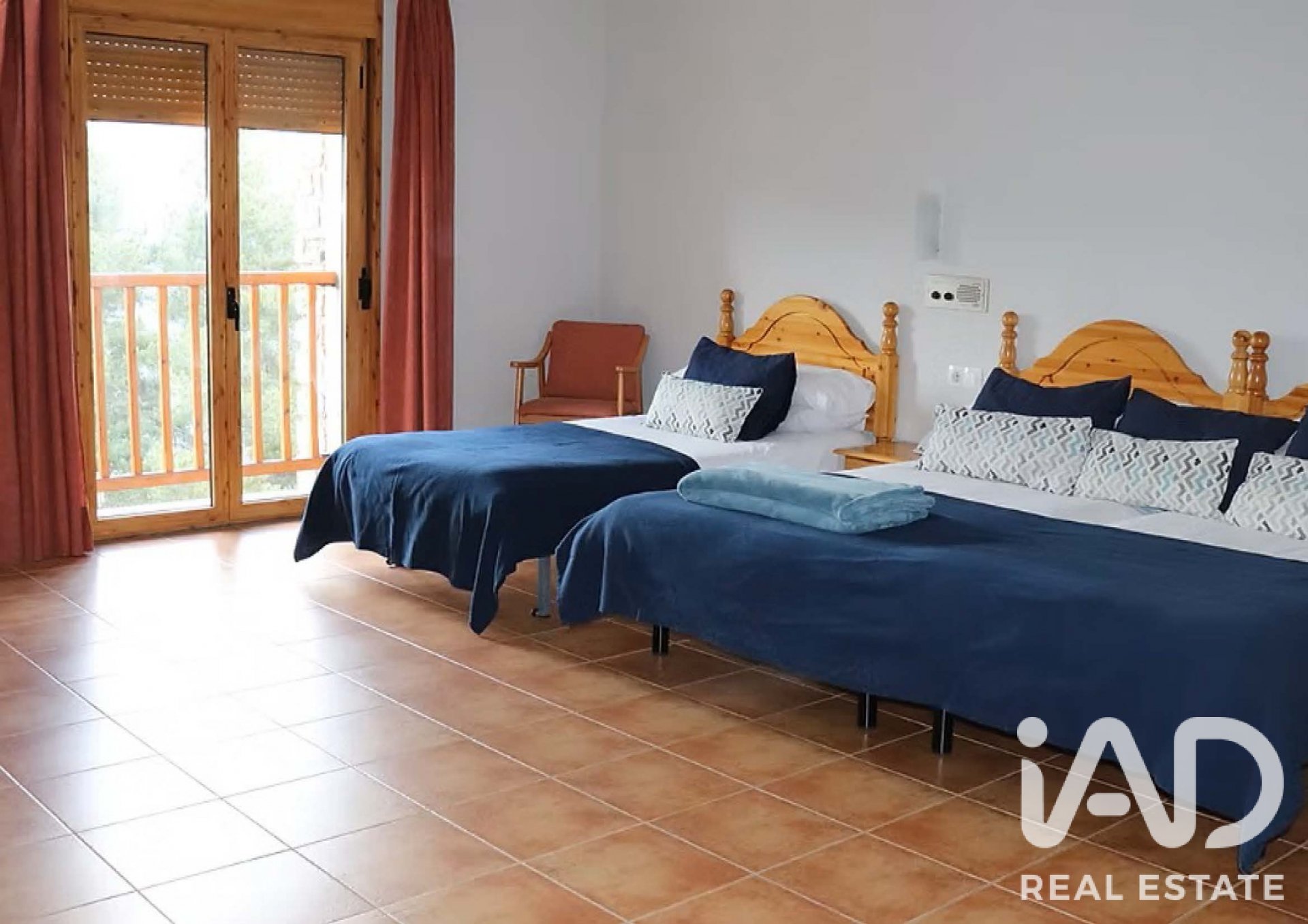 Commercial property in Alp, Girona, Spain 2731 sq.m. No. 188167