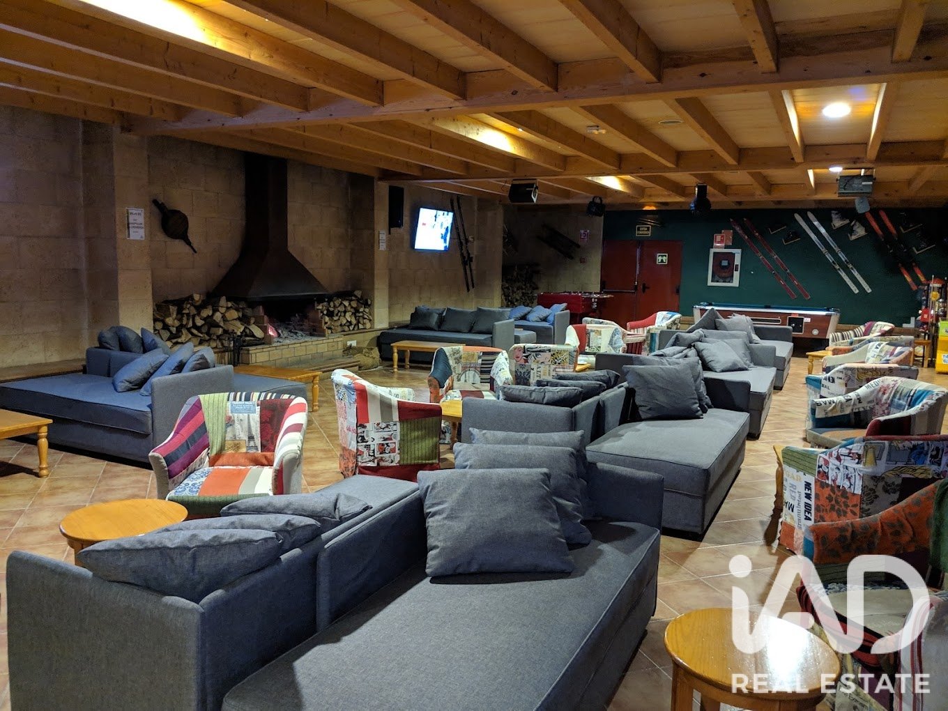 Commercial property in Alp, Girona, Spain 2731 sq.m. No. 188167