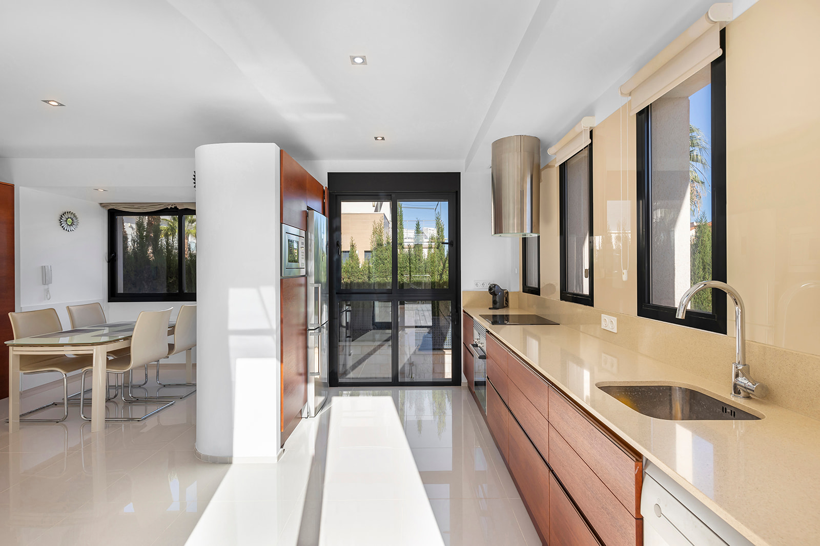Villa in La Zenia, Alicante, Spain 5 bedrooms, 296 sq.m. No. 133952