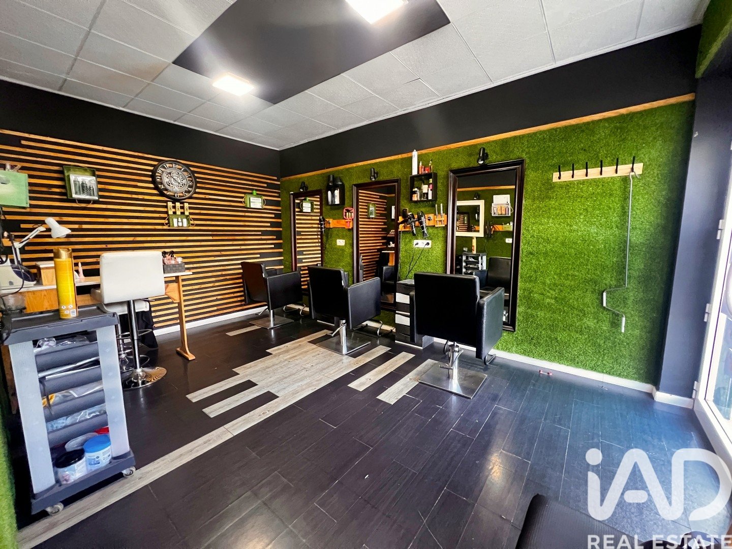 Commercial property in Vallirana, Barcelona, Spain 4 bedrooms, 84 sq.m. No. 185362