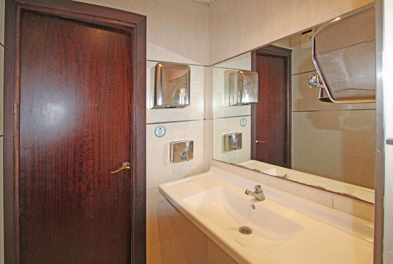 Liikekiinteistö Santa Ponsa, Mallorca, Espanja 90 m2 No. 103286