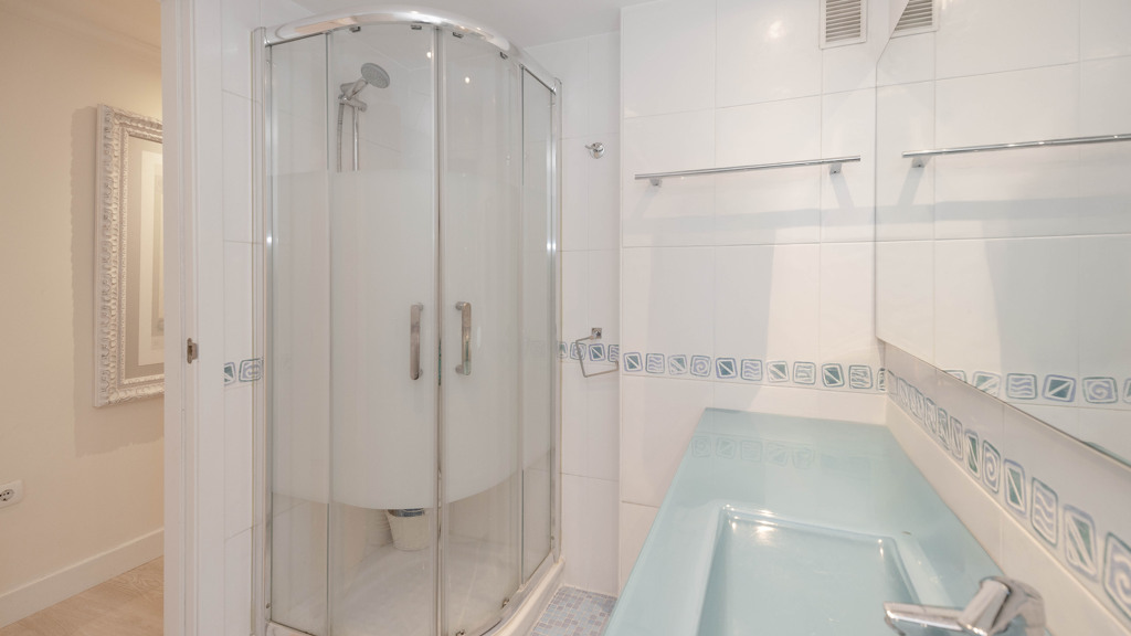 Huoneisto Marbella, Malaga, Espanja 3 makuuhuonetta, 128 m2 No. 166187