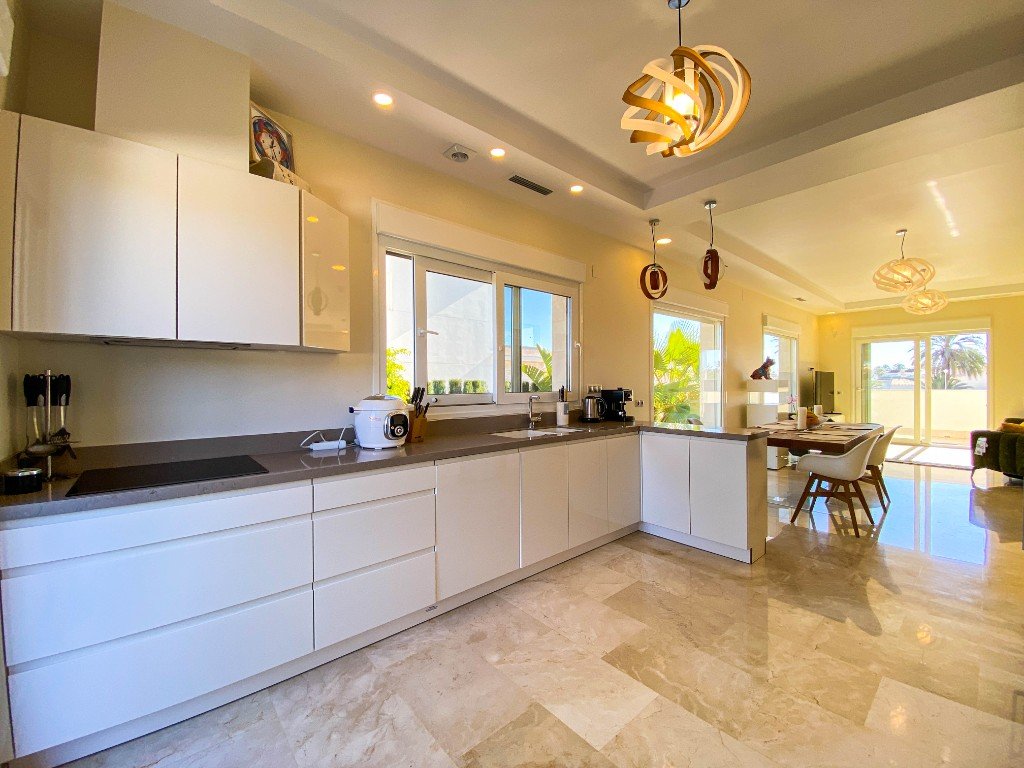 Villa La Zenia, Alicante, Spānijā 4 istabas, 307 m2 Nr. 144812