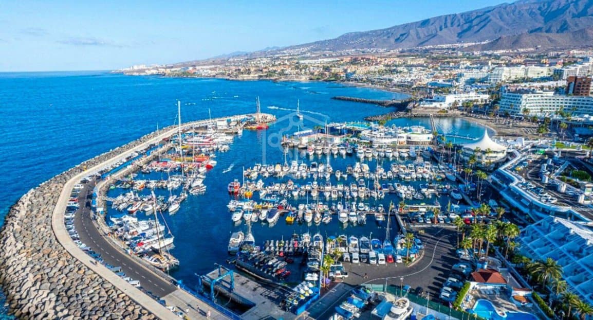 Commercial property in Adeje, Tenerife, Spain 115 sq.m. No. 140526