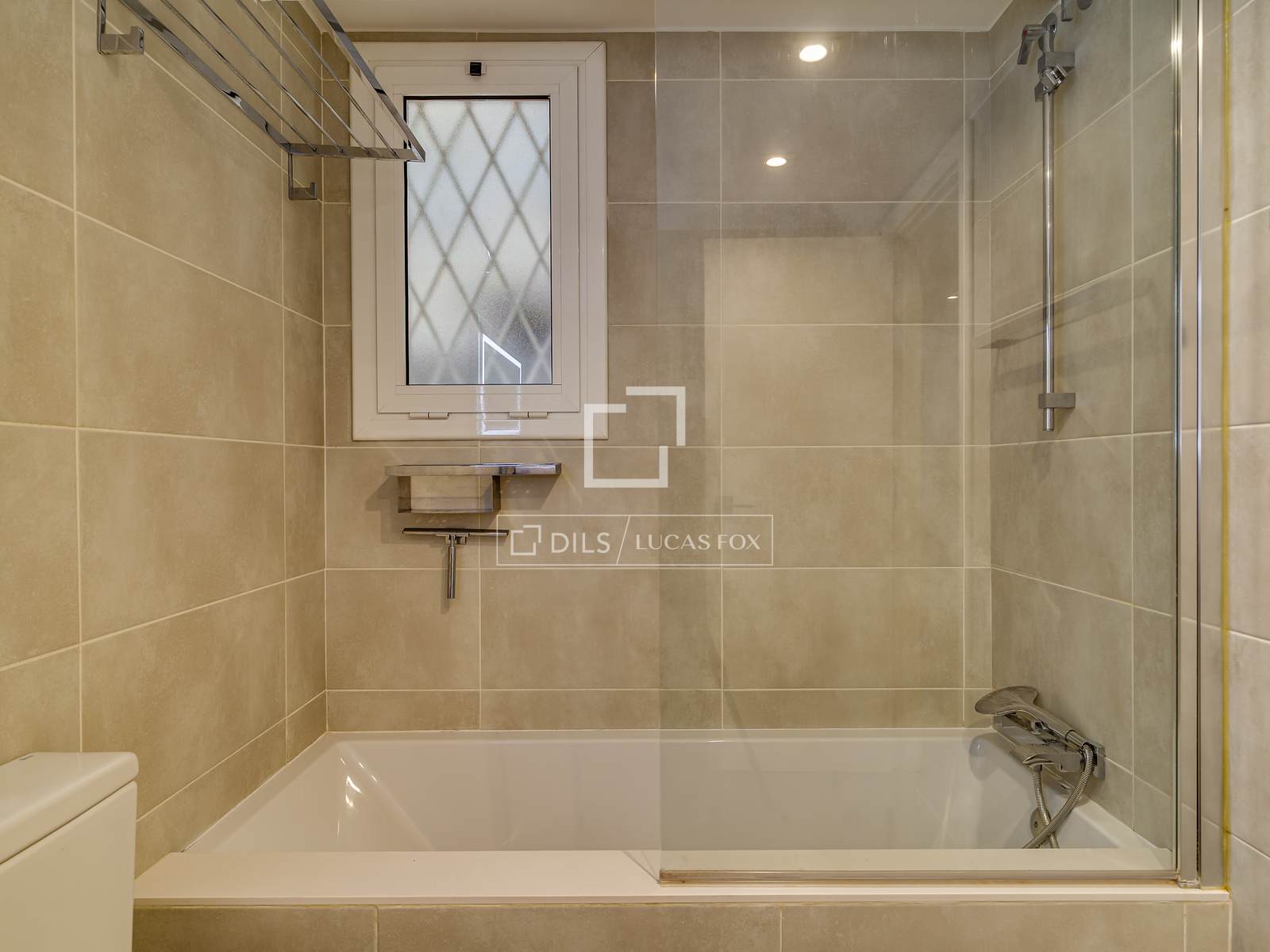 Apartamento en Barcelona, España 3 dormitorios, 135 m2 No. 164881